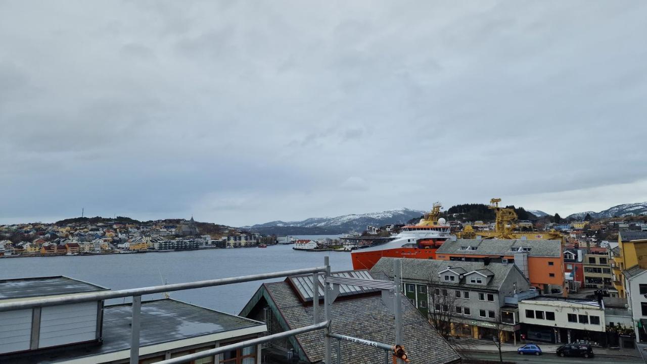 Lovely 2-Bedroom Loft With Panoramic View. Kristiansund Exteriör bild
